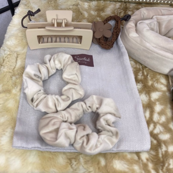 Elle Beige & Brown Heatless Curler Set - Picture 2 of 6